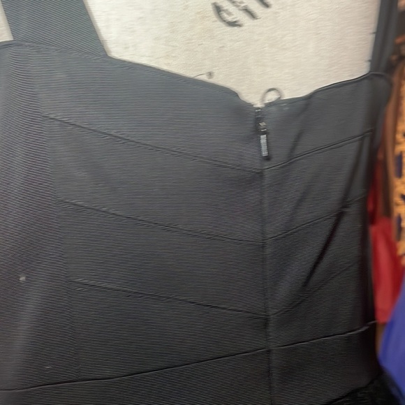 Gorgeous Gown by Aidan Mattox Black Size 10 but fits more like an 8 - Picture 5 of 8